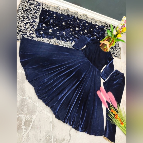 Valevt suit set - Picture 3 of 3